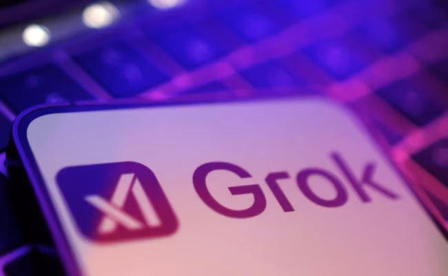 Des groupes féministes demandent à Apple et Google de retirer X et Grok de leurs boutiques d’applications