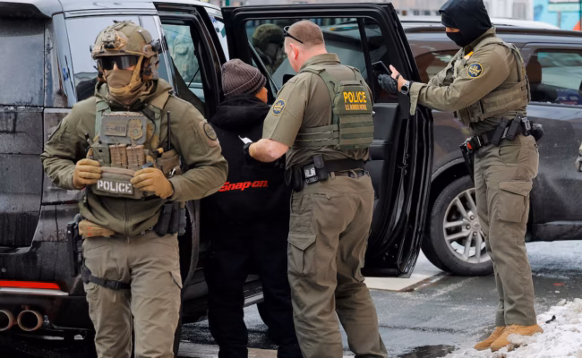 États-Unis - le DHS envoie des centaines d’agents supplémentaires au Minnesota après la mort d’une femme abattue par un agent de l’ICE