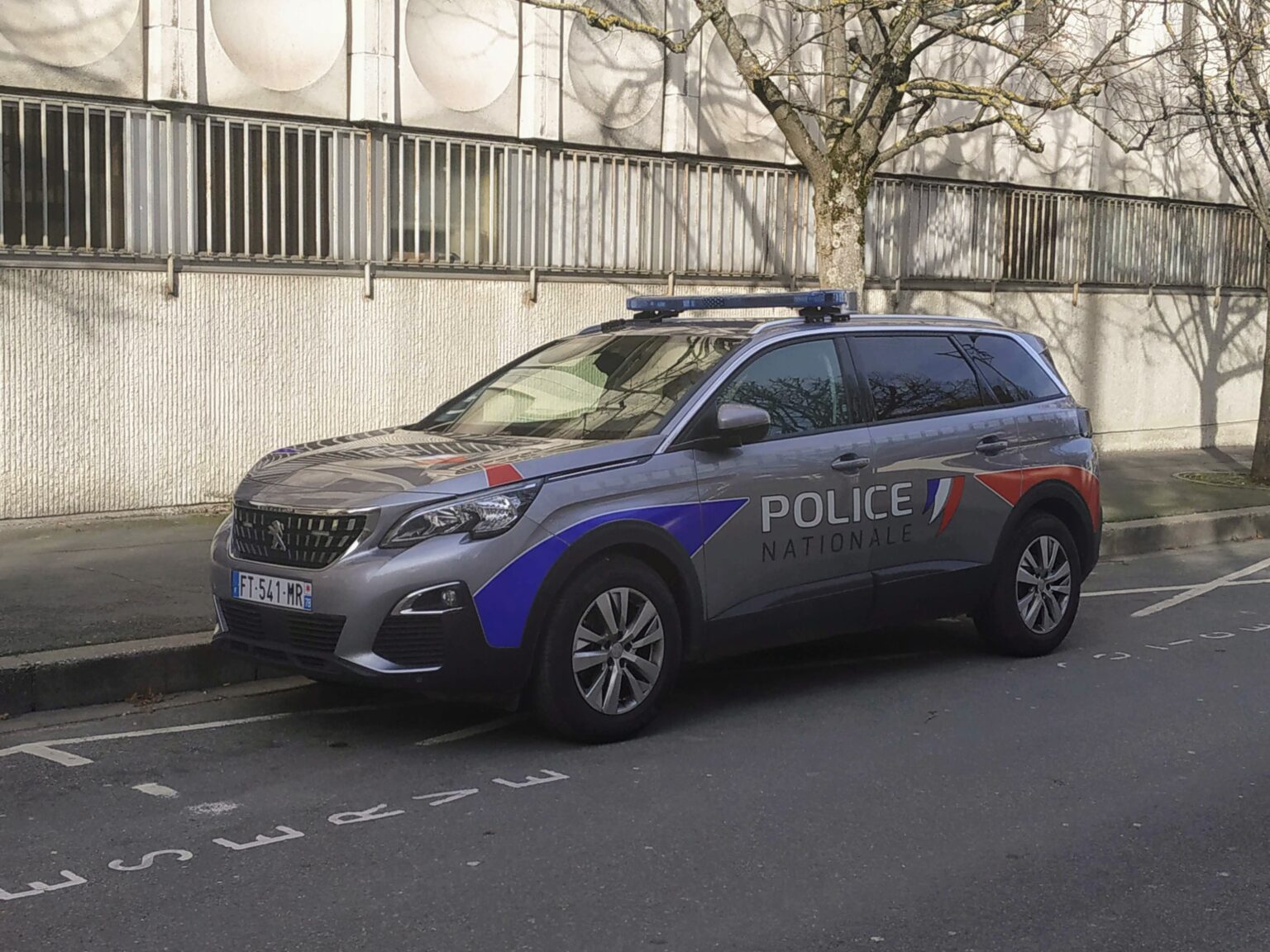 Flotte de véhicules - la police embrouille les internautes entre Peugeot 3008 et 5008 (wikipedia commons)