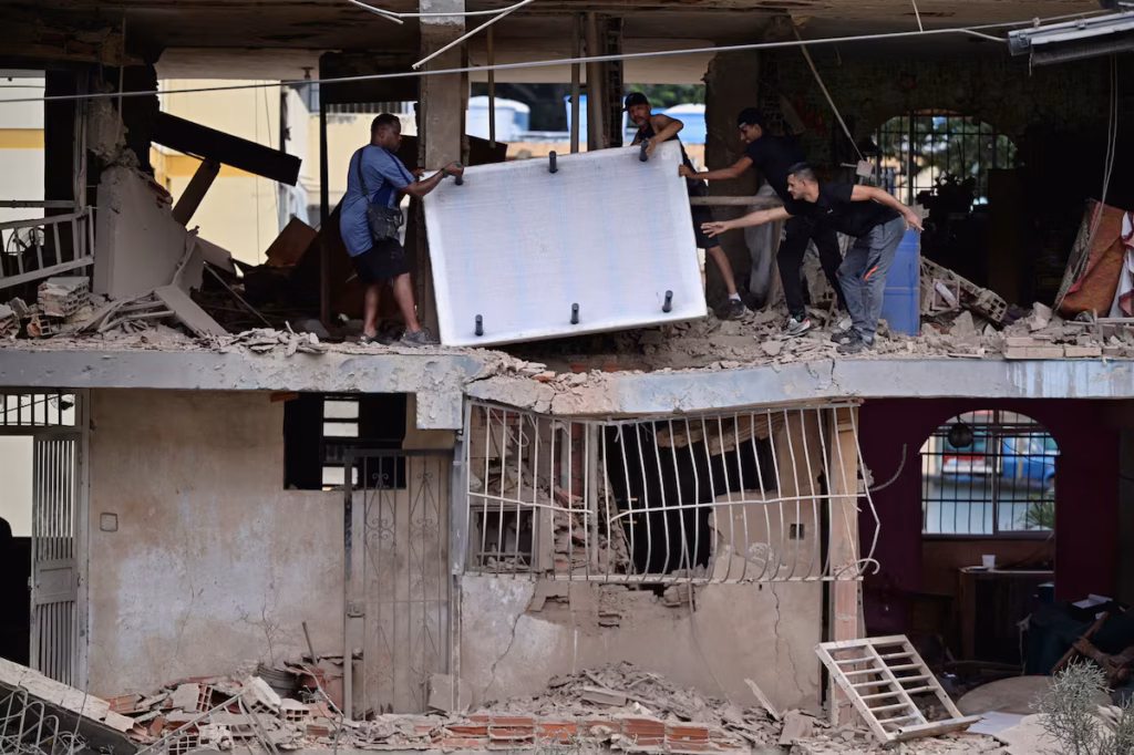 Frappes américaines au Venezuela - des quartiers détruits et un lourd bilan humain encore inconnu (AP)