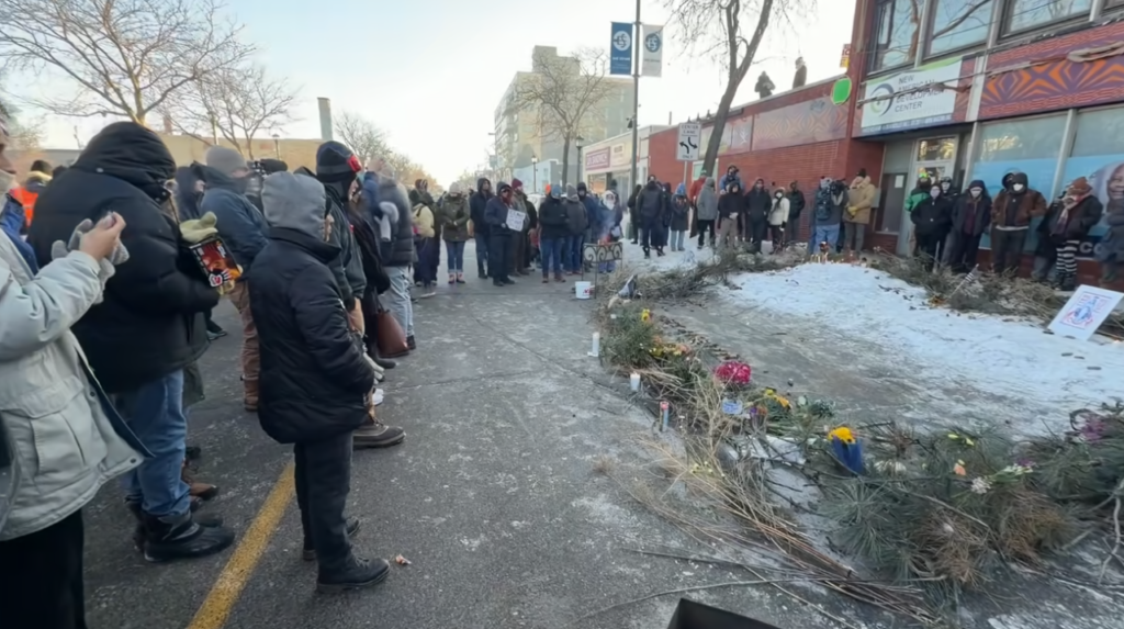 Fusillade à Minneapolis : la version fédérale contestée par des vidéos et la police locale