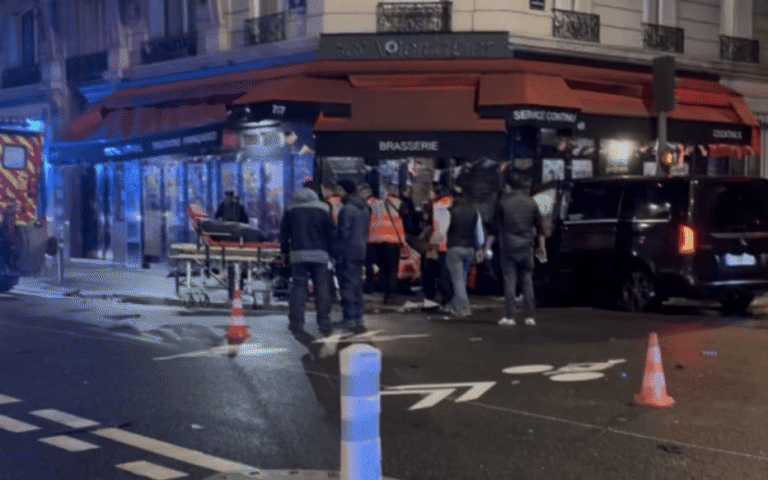 Paris : un VTC percute un piéton et termine sur la terrasse d’un bar, deux blessés dans un état critique