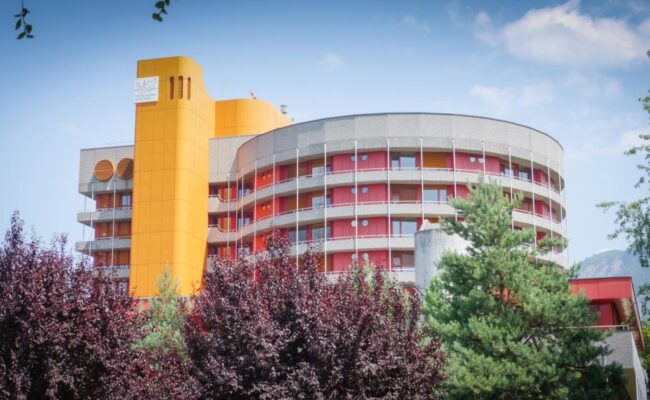 Incendie meurtrier dans une station alpine suisse - un hôpital submergé par l’afflux de jeunes brûlés (AP)