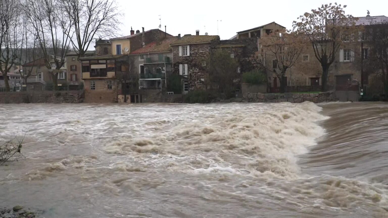 Intempéries persistantes dans le Sud, Narbonne partiellement évacuée
