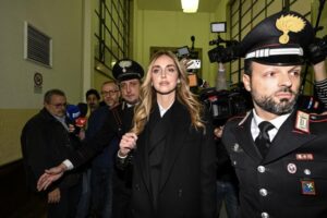 Italie : Chiara Ferragni, figure majeure des réseaux sociaux, a été acquittée dans l’affaire de fraude concernant la vente de brioches de Noël et d’œufs de Pâques présentés comme caritatifs