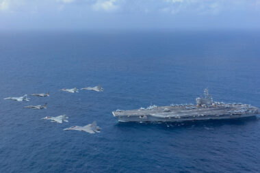 L’Iran menace Washington alors que des navires de guerre américains se rapprochent du Moyen-Orient