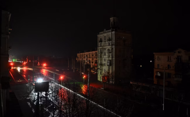 L’Ukraine s’emploie à rétablir l’électricité dans le sud-est après de nouvelles frappes russes