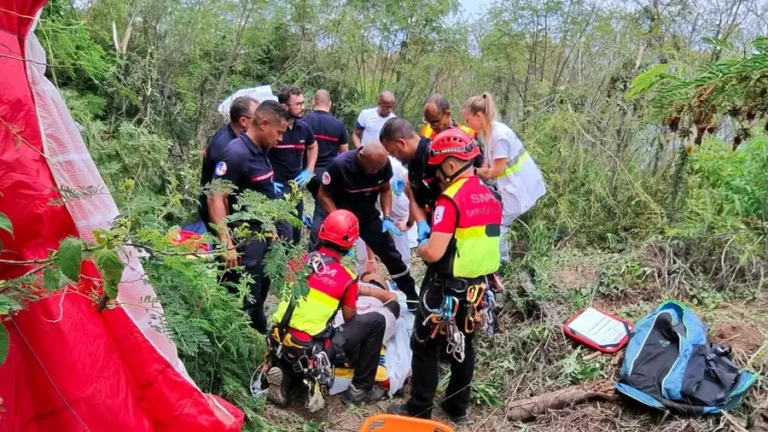 La Réunion : deux parapentistes chutent, un blessé grave héliporté à Saint-Leu