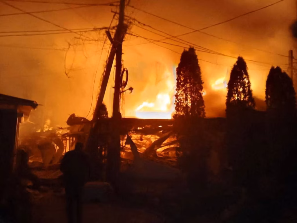 La Russie et l’Ukraine s’accusent d’attaques contre des civils le jour du Nouvel An (AP)