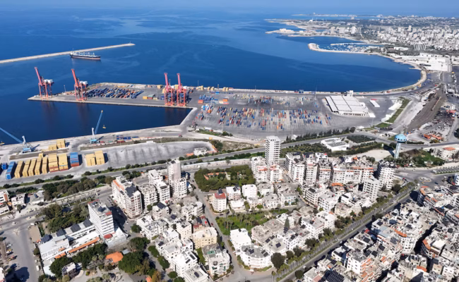 La Syrie demande au Liban la remise d’officiers de l’ère Assad