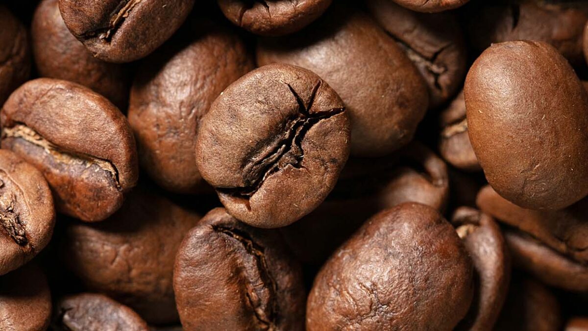 La caféine sous surveillance : l’Union européenne durcit son classement sanitaire