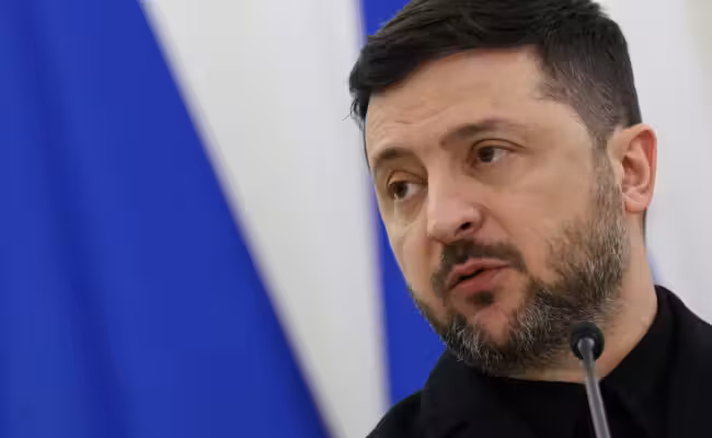 Le Kremlin affirme avoir invité Zelensky à Moscou pour des pourparlers de paix (AP)