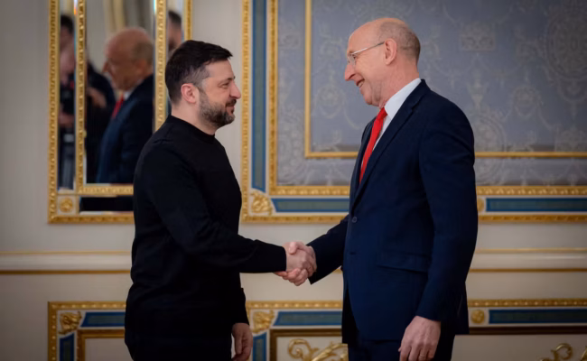 Le Royaume-Uni débloque 270 millions de dollars pour se préparer à un éventuel déploiement en Ukraine (AP)