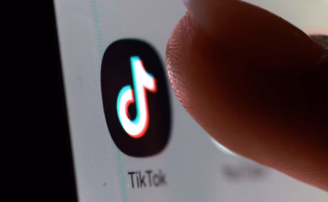 Le gouvernement britannique mise sur TikTok pour afficher sa fermeté face à l’immigration clandestine