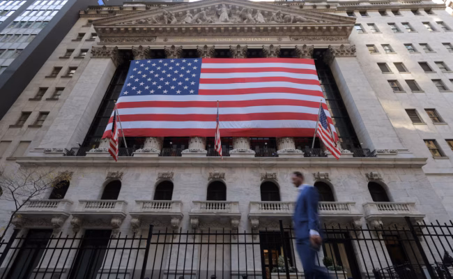 Les États-Unis capteront la majeure partie des investissements publics en 2025, avec des actifs record à 60 000 milliards de dollars (AP)