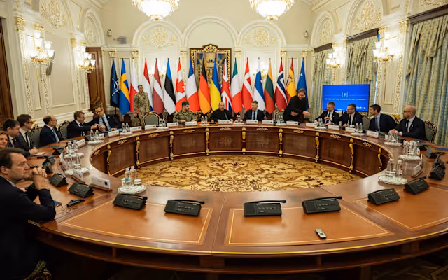 Les conseillers européens à la sécurité se réunissent à Kiev pour examiner des propositions de paix avant un sommet des dirigeants (AP)