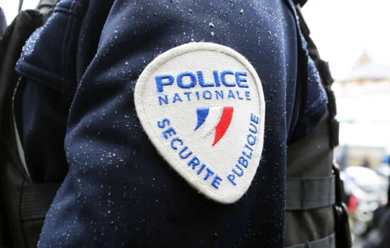 Mayotte : à Kahani, un policier blessé lors d’un barrage a fait usage de son arme, sans faire de victime