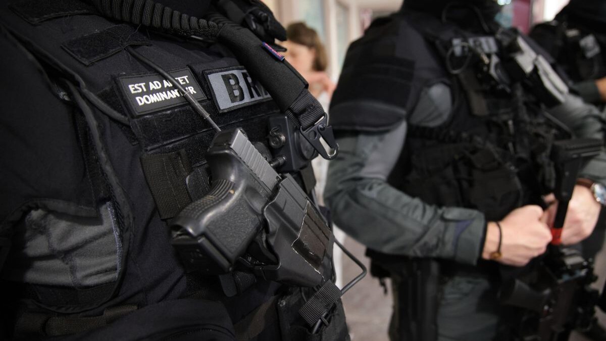 Menace de suicide à Paris : des établissements scolaires confinés, l’homme armé s’est finalement rendu, sans drame