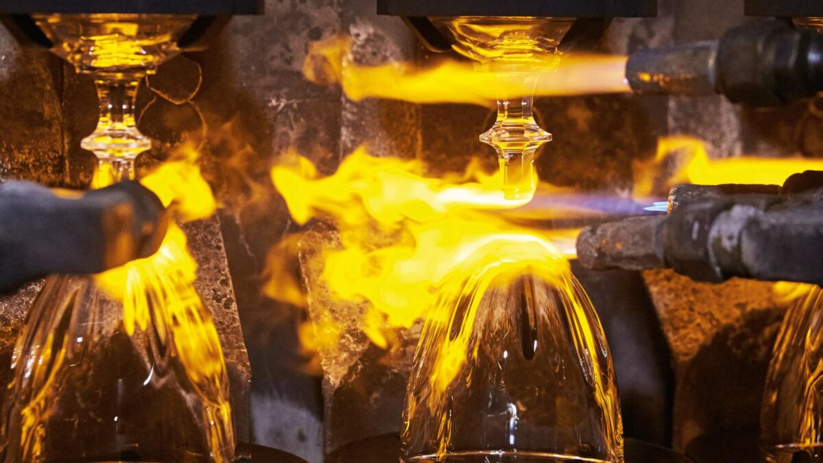 Pas-de-Calais : deux projets de reprise en concurrence pour sauver la verrerie Arc et ses 3 500 emplois