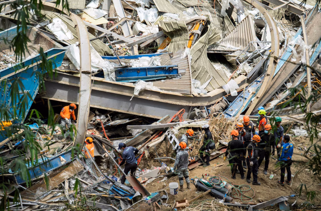 Philippines - le bilan de l’effondrement d’une décharge à Cebu s’alourdit à quatre morts (AP)