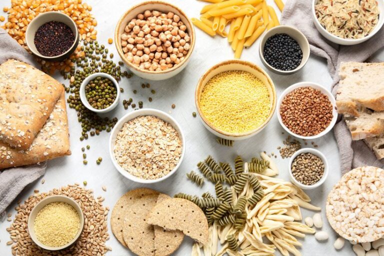 Quels aliments éviter le soir et ceux à privilégier pour garder le ventre plat