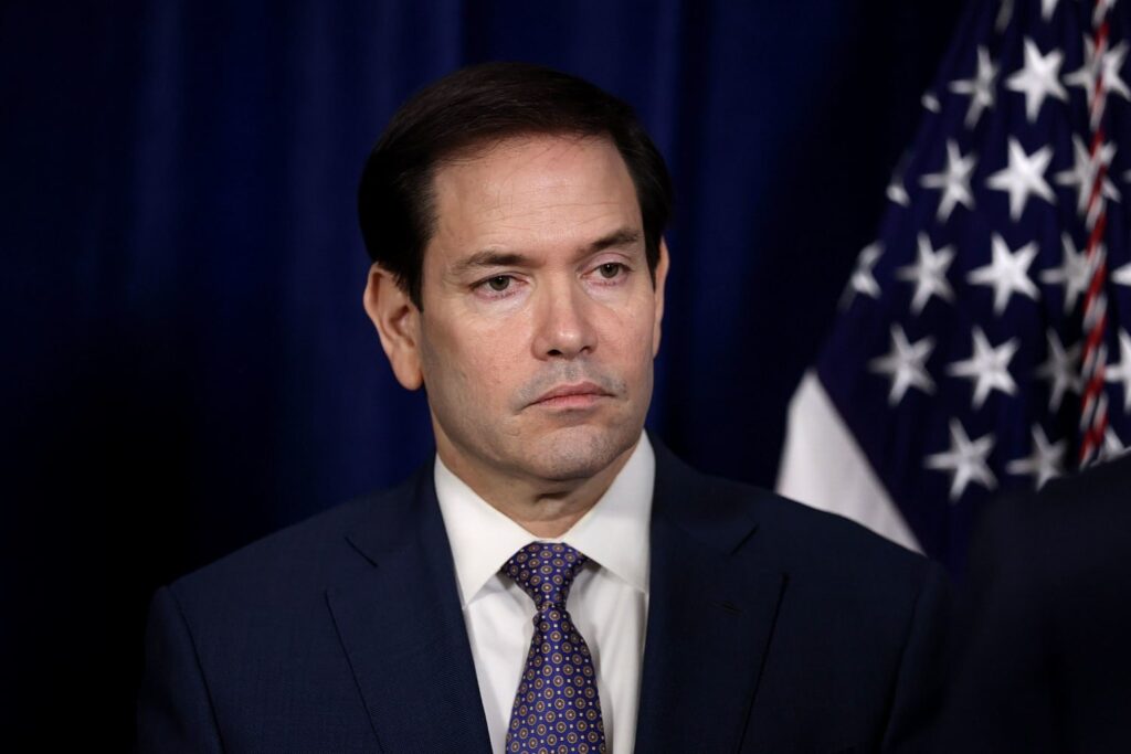Rubio détaille un plan américain en trois phases pour le Venezuela, vivement critiqué par les démocrates