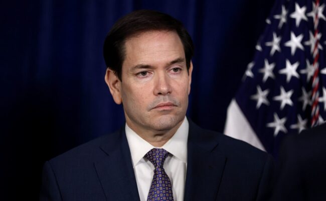 Rubio détaille un plan américain en trois phases pour le Venezuela, vivement critiqué par les démocrates