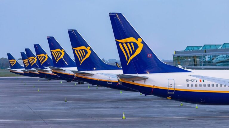 Wi-Fi en vol : la guerre verbale entre Ryanair et Elon Musk met Starlink hors-jeu