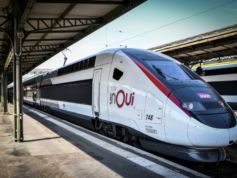 SNCF Voyageurs commande 15 nouveaux TGV à Alstom pour environ 600 millions d'euros