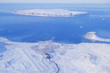 Trump affirme que les États-Unis doivent posséder le Groenland pour contrer la Russie et la Chine