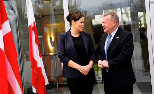 Trump réaffirme sa volonté d’annexer le Groenland après une réunion à forts enjeux