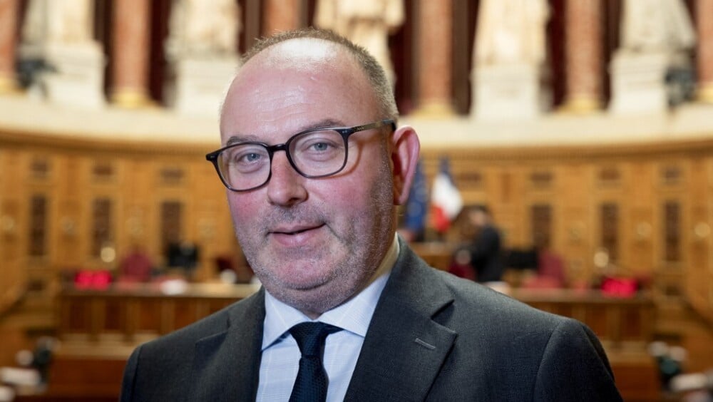 Une nouvelle loi en préparation pour autoriser un insecticide jugé toxique pour les abeilles par le sénateur Laurent Duplomb