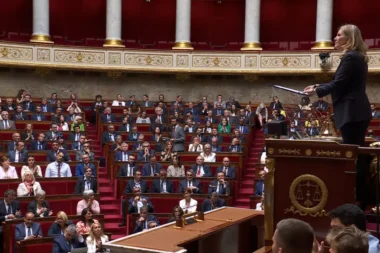 Une proposition de la droite visant à interdire le port du voile par les mineures a été rejetée en commission des lois à l’Assemblée nationale