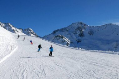 Un geste pour protéger sa fille lui coûte la vie sur une piste de ski des Alpes-de-Haute-Provence