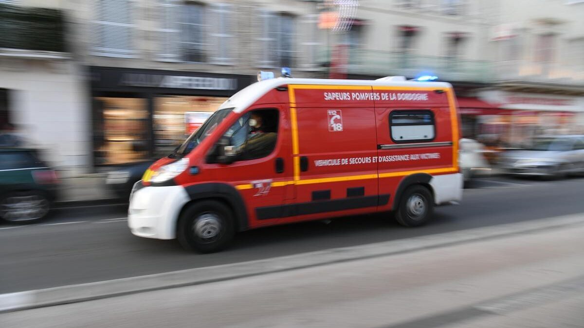 Paris XXe : un adolescent poignardé et dépouillé près de la porte de Montreuil, son pronostic vital engagé