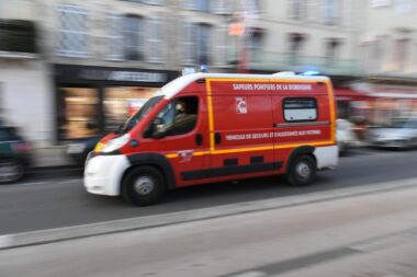 Paris XXe : un adolescent poignardé et dépouillé près de la porte de Montreuil, son pronostic vital engagé