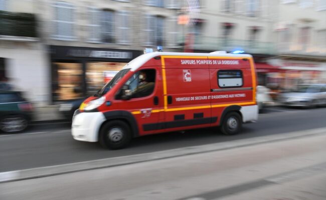 Paris XXe : un adolescent poignardé et dépouillé près de la porte de Montreuil, son pronostic vital engagé