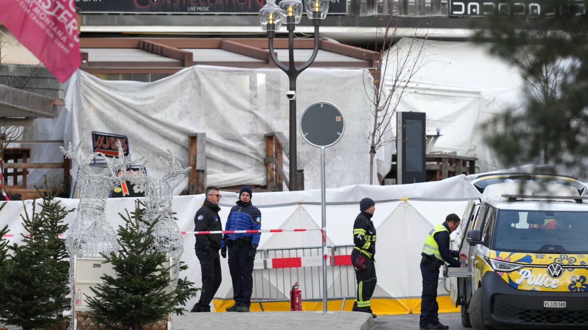 Incendie en Suisse : Jacques et Jessica Moretti, les propriétaires, mis en cause pour leur laxisme sur la sécurité et l’accès de leur boîte aux mineurs. (AP)