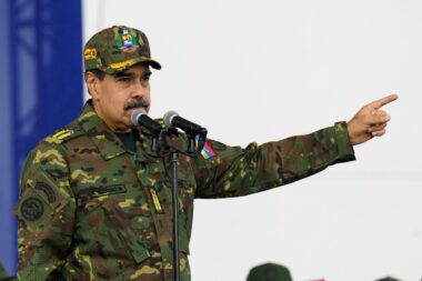 États-Unis : après leur capture, Nicolás Maduro et son épouse poursuivis pour trafic de drogue et terrorisme