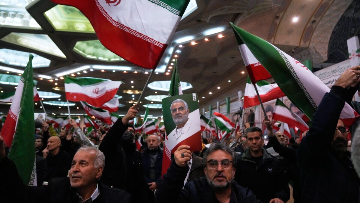 Tout ce qu’il faut savoir sur les manifestations en Iran alors que le gouvernement coupe Internet et les réseaux téléphoniques. (AP)