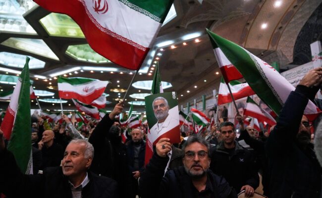 Tout ce qu’il faut savoir sur les manifestations en Iran alors que le gouvernement coupe Internet et les réseaux téléphoniques