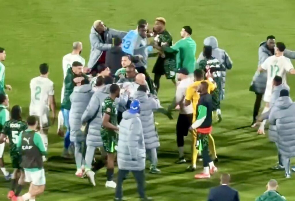 — CAN 2026 : scènes de chaos après l’élimination de l’Algérie, battue 2-0 par le Nigeria