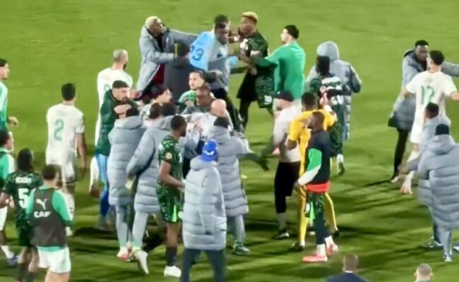 VIDÉO - Scènes de chaos après l’élimination de l’Algérie, battue 2-0 par le Nigeria en Coupe d’Afrique des Nations