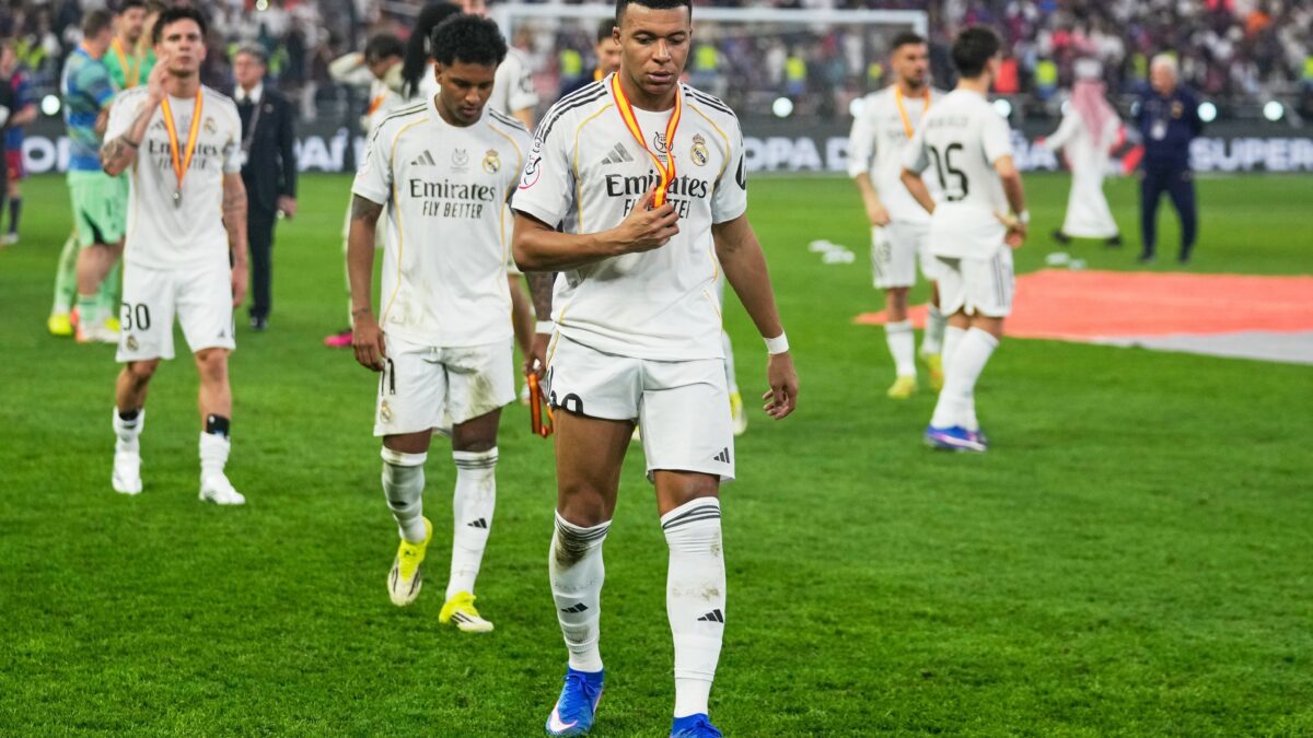 — Mauvais perdant, Kylian Mbappé refuse la haie d’honneur au Barça après la défaite du Real Madrid en Supercoupe d’Espagne