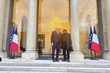 Marek Halter et Hassan Chalghoumi reçus à l’Élysée pour promouvoir le dialogue et la cohésion nationale. (DR)
