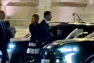 VIDÉO - Jordan Bardella futur prince de Bourbon des Deux-Siciles ? Son apparition avec la duchesse de Calabre et de Palerme affole la toile