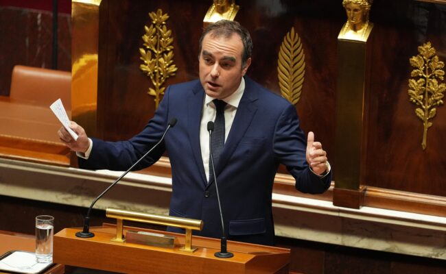 Budget 2026 : le gouvernement reporte les débats prévus ce vendredi et envisage le 49.3 AP