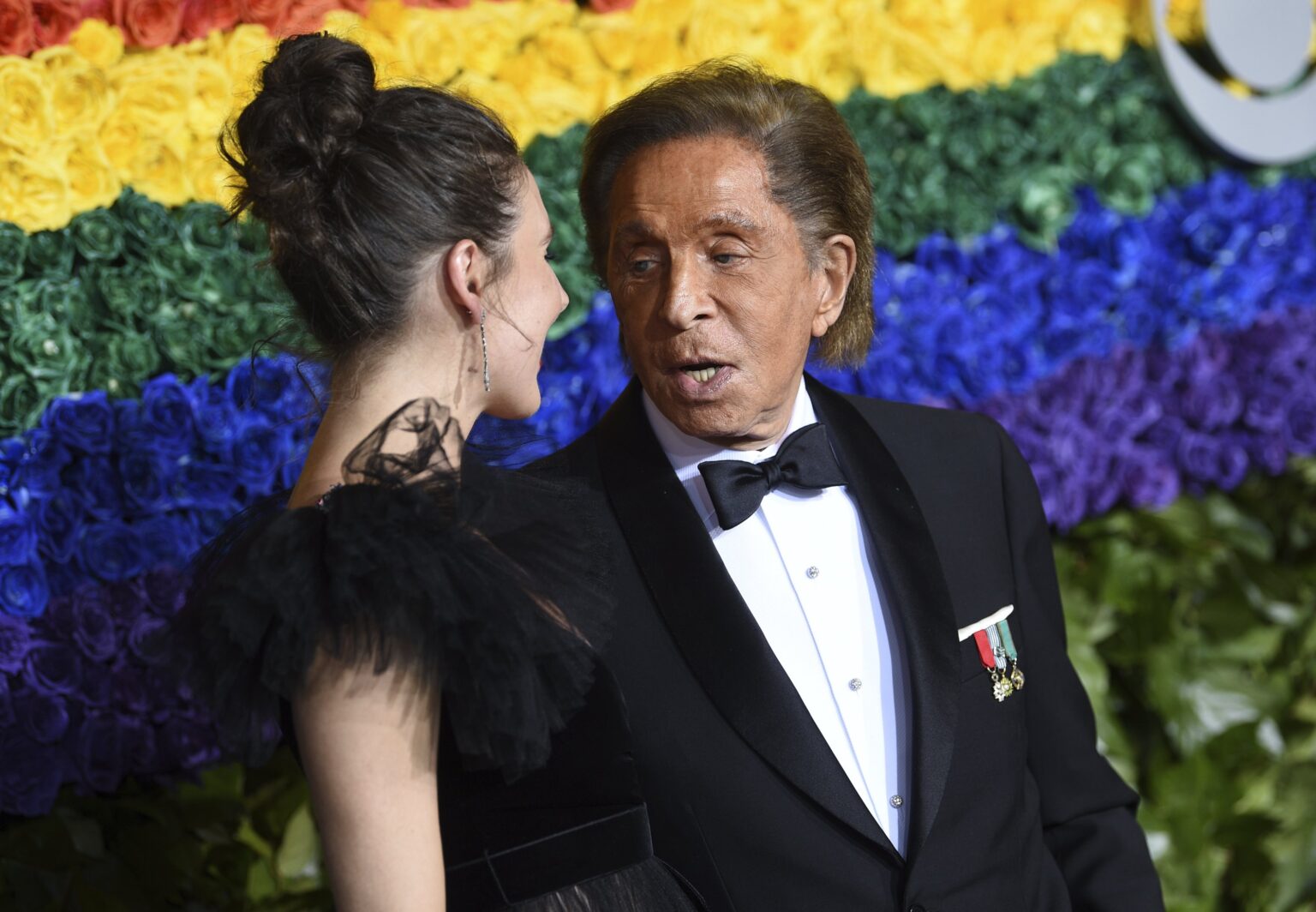 Valentino, l’Italien qui a réinventé le tapis rouge hollywoodien AP