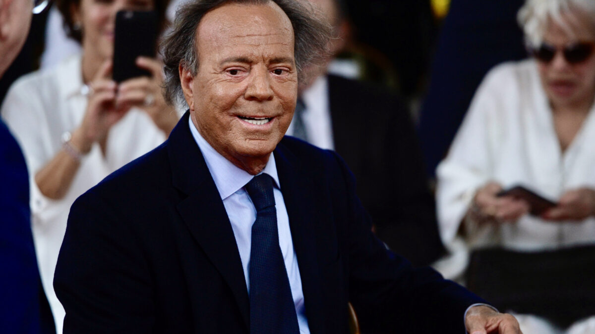 La justice classe sans suite la plainte contre Julio Iglesias pour agressions sexuelles pour incompétence juridictionnelle