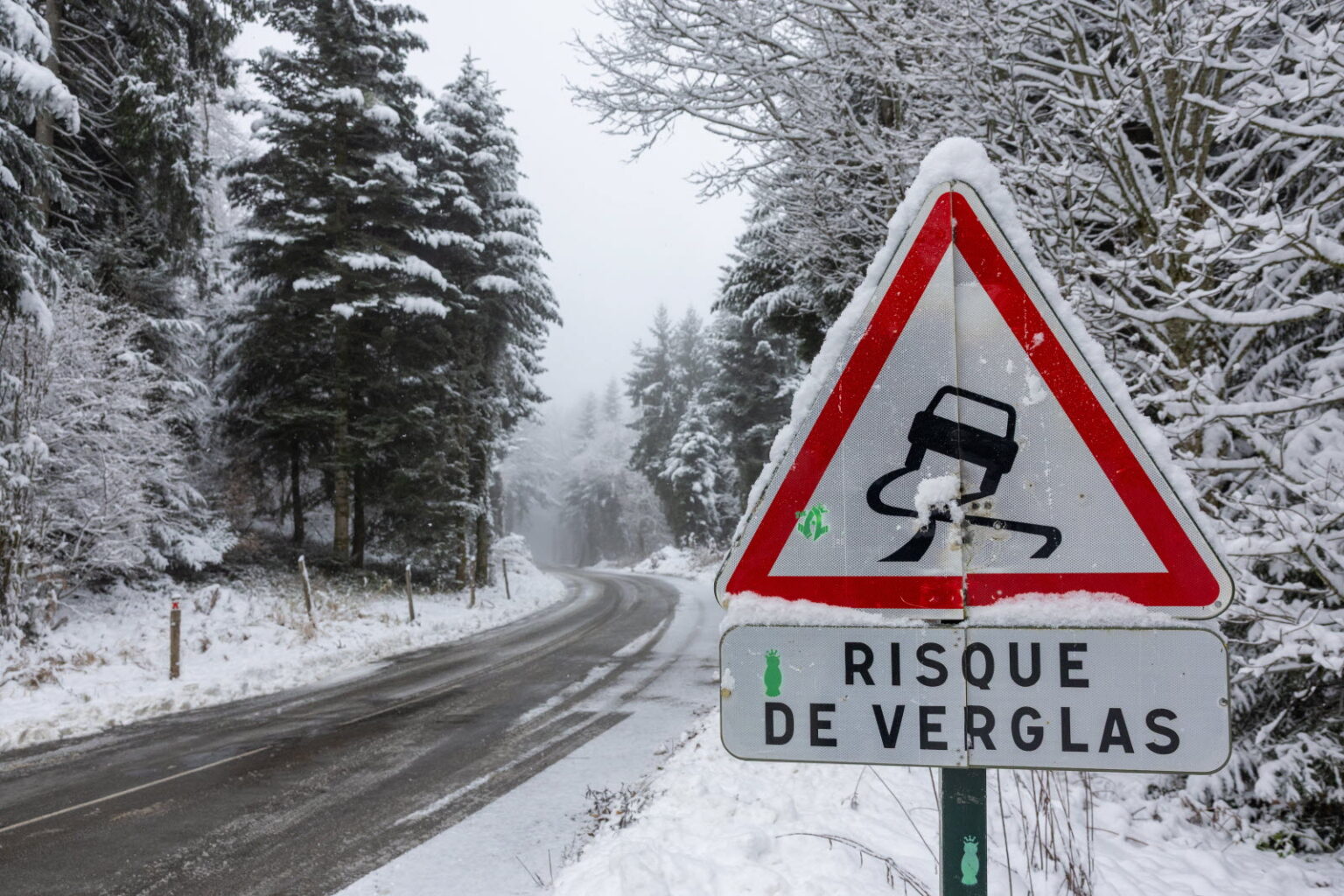 Fortes pluies et neige au sud-est, vent et averses ailleurs